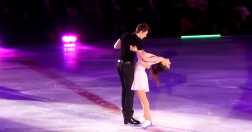 Man And Woman Take The Ice And Put On A Dirty Dancing Routine That Even ...